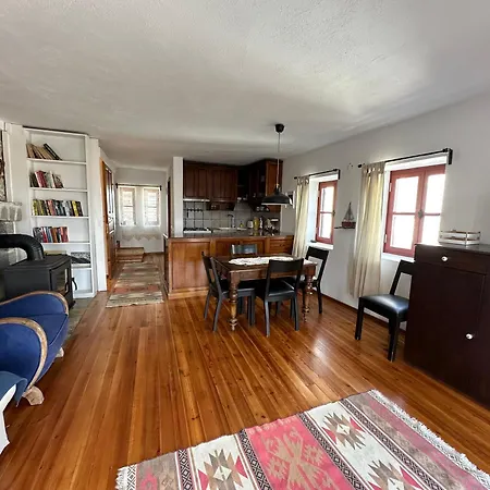 Nefes Ada Taş Bina - çatı Dubleksi Appartement *